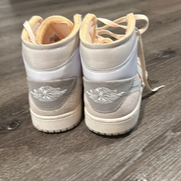 Air Jordan 1 Mid SE “Inside Out” - Picture 5 of 7